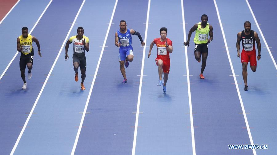 Sprint court vs long : pourquoi le 60m en salle exige une puissance brute sans égal
